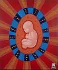 Un bébé sur un fond abstrait très vif, rouge et bleu